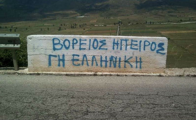 Με την ανάκρουση του Εθνικού Ύμνου απάντησαν οι Έλληνες ομογενείς της Χειμάρρας στον αλβανικό αλυτρωτισμό και στις μπουλντόζες του Ράμα – Δείτε το βίντεο